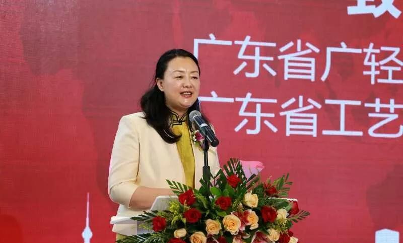 公司总经理高晓峰应邀出席首届粤港澳大湾区工艺美术博览会启动仪式