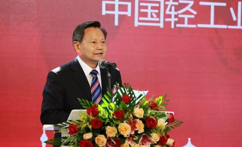 公司总经理高晓峰应邀出席首届粤港澳大湾区工艺美术博览会启动仪式